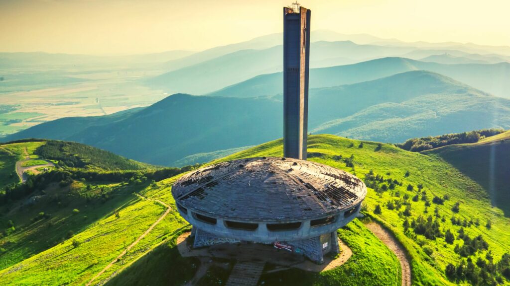Le Monumento Buzludja - Bulgarie